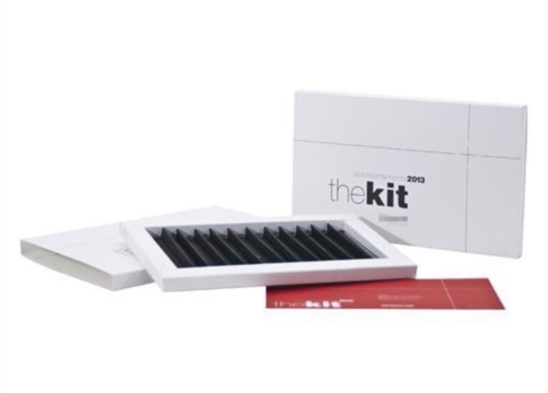 Tray with sleeve and partitioner 
