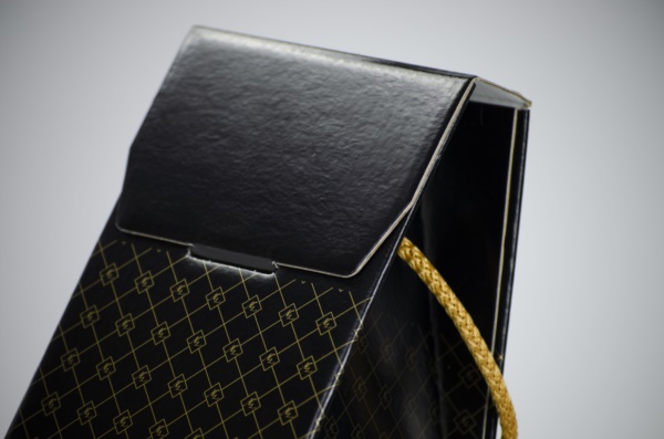 Confezione-sacchetto-magnum-nero-e-oro 