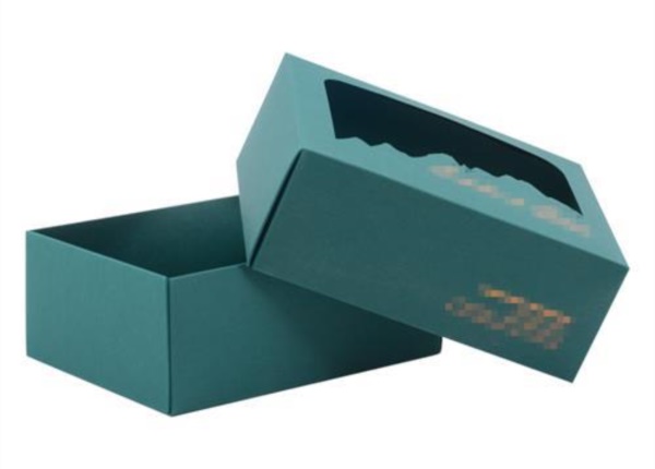 Box with windowed lid 