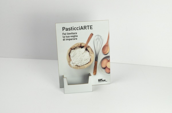 Leaflet dispenser display 